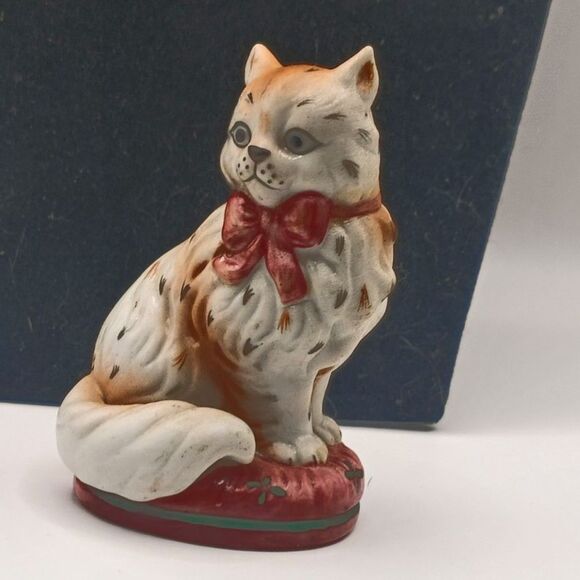 Franklin Mint Curio Cabinet Staffordshire Cat Figurine 1986 Preowned 3"x2"x2" - Picture 3 of 5